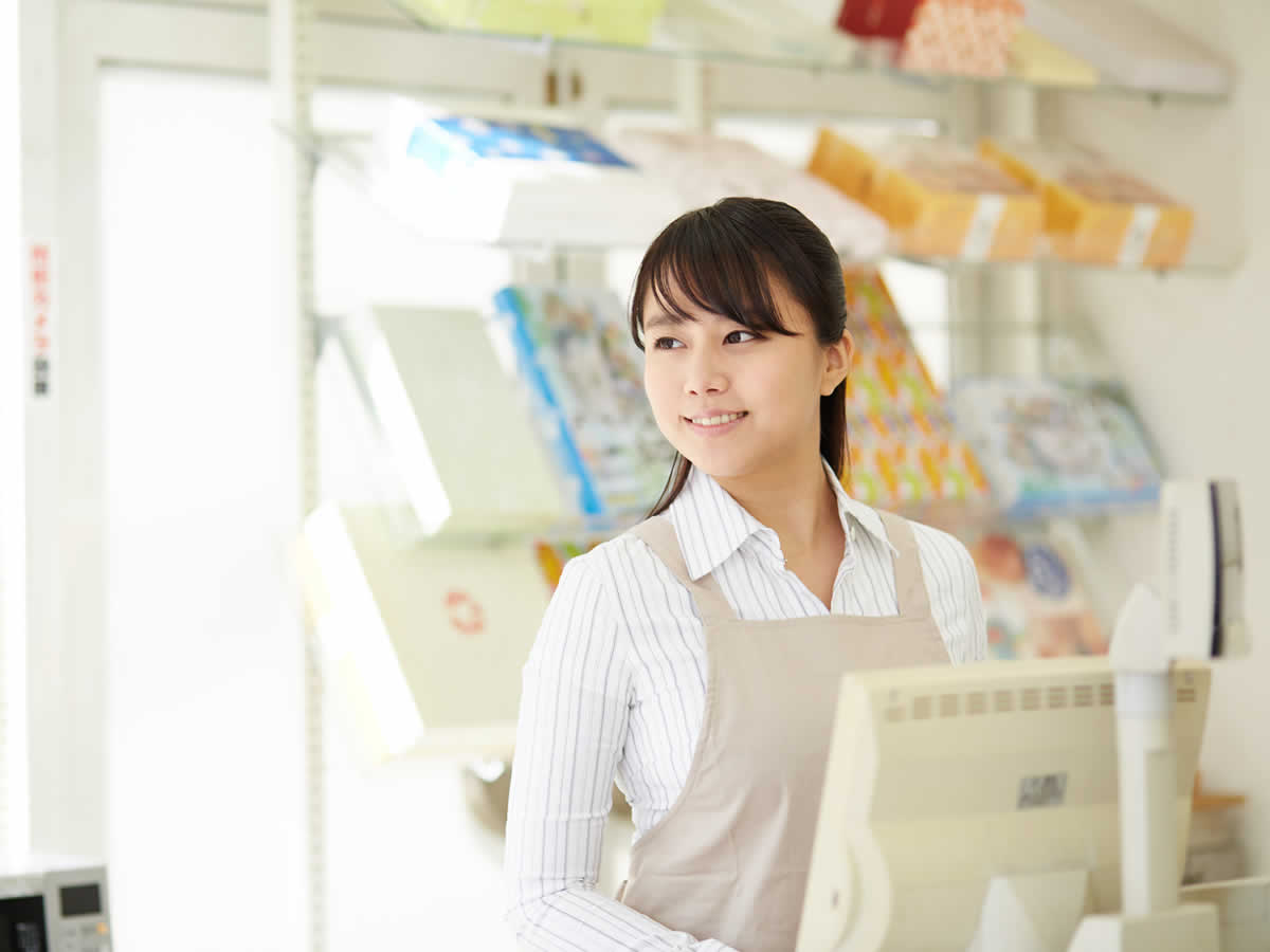 スーパー店スタッフ